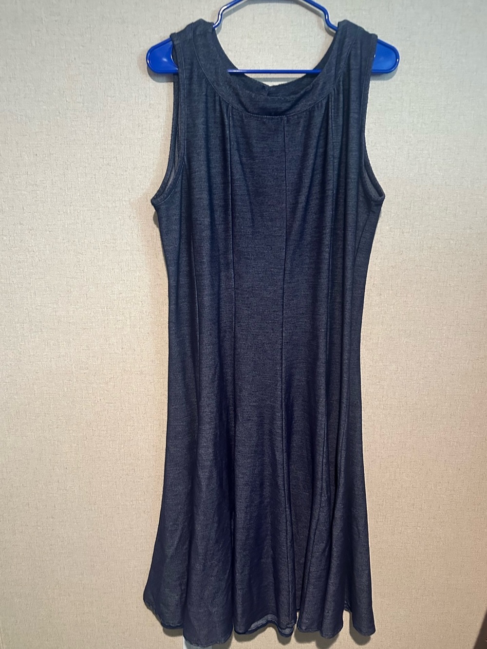 Haani 2X Sleeveless Dark Charcoal Pleated Midi Dress